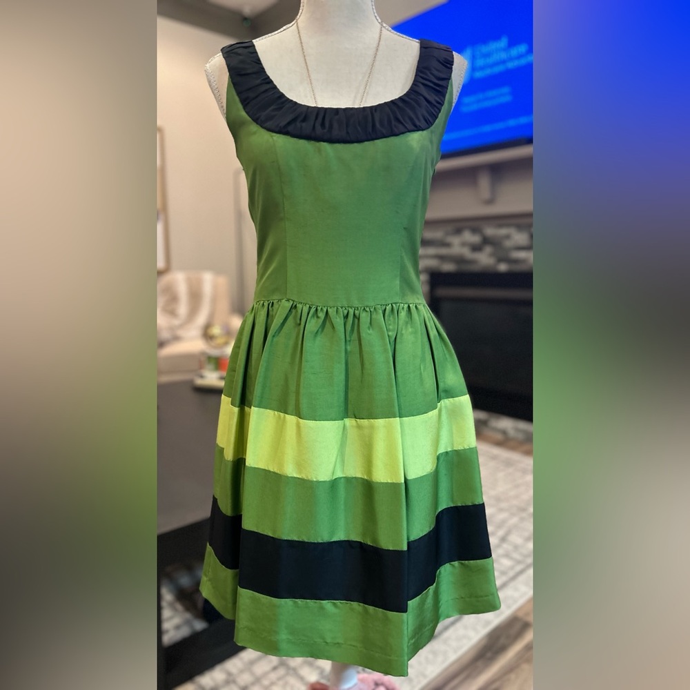 Kensie XS green& black silk cocktail dresss.